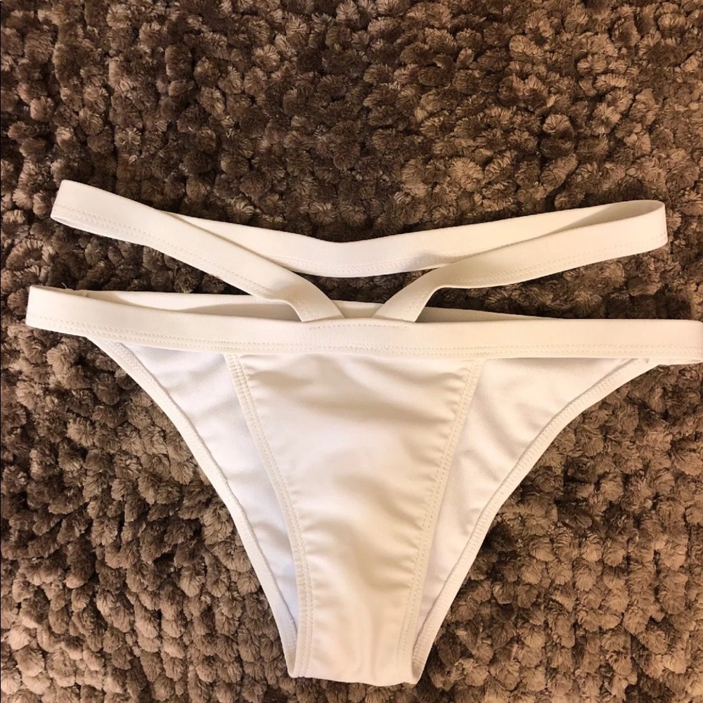 White Micro Brazilian Cut / Triangle Top large - Picture 6 of 10